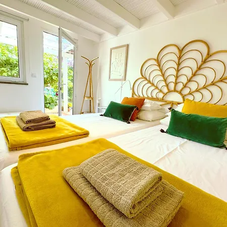 Small - Flaminga's Place * Lajes do Pico